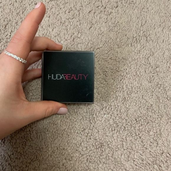 Huda beauty bronzer - Picture 4 of 4